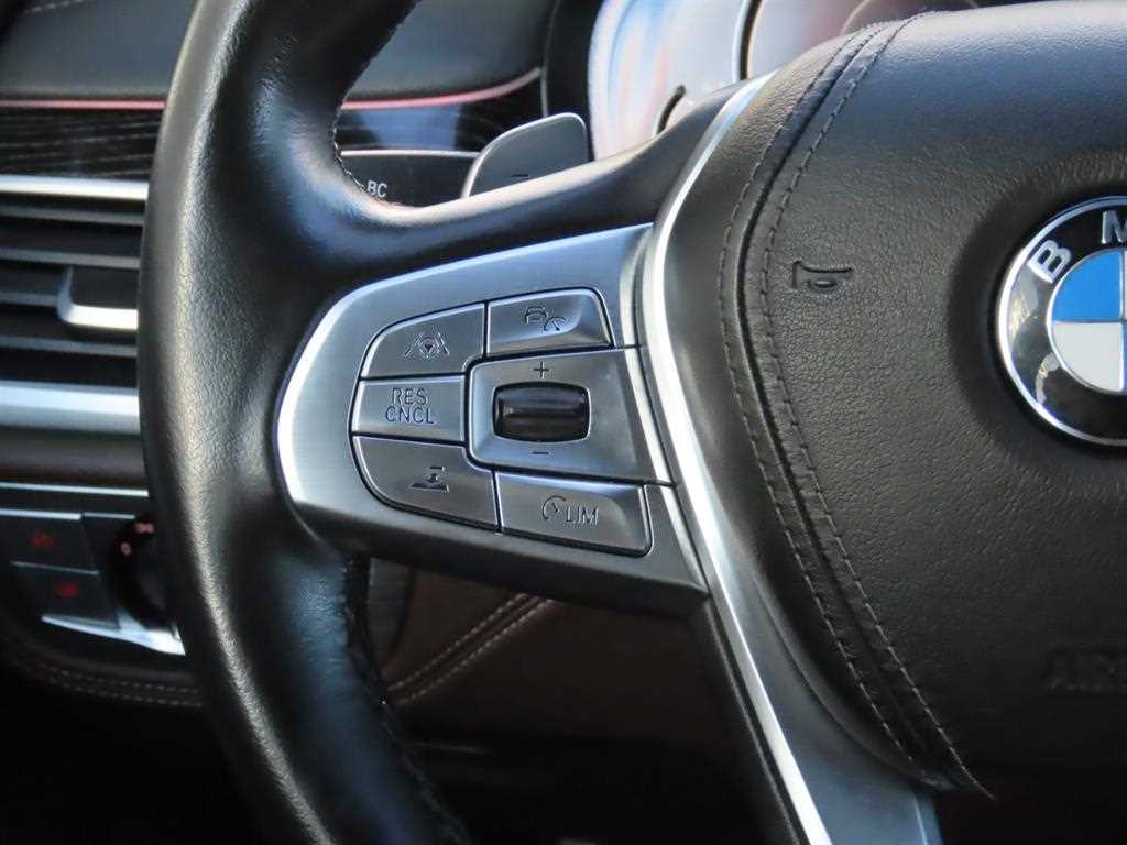 BMW 7-Series — photo 08
