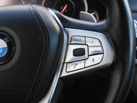 BMW 7-Series — photo 09