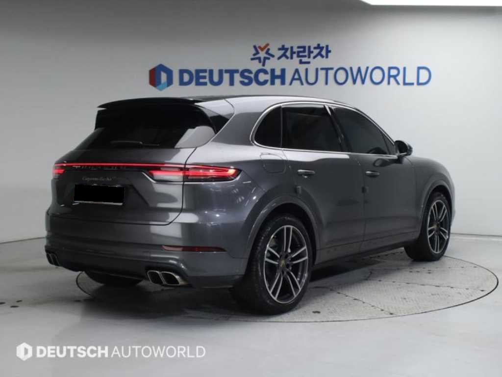Porsche Cayenne — photo 02