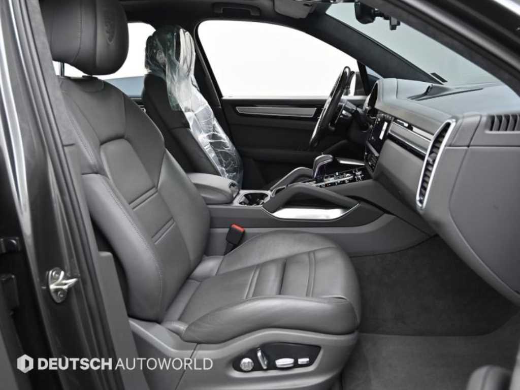 Porsche Cayenne — photo 10