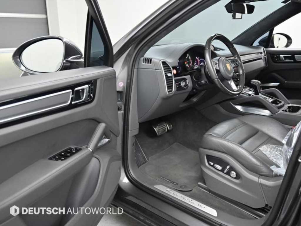 Porsche Cayenne — photo 11