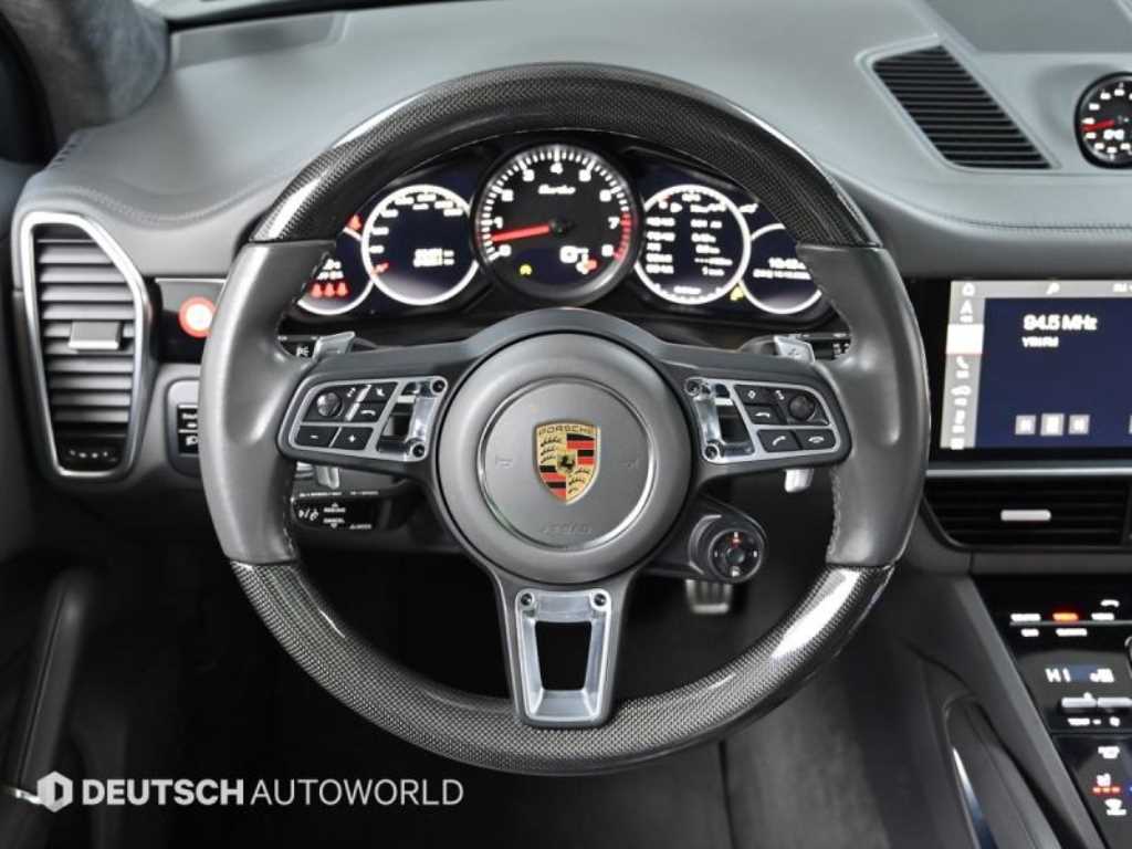 Porsche Cayenne — photo 13