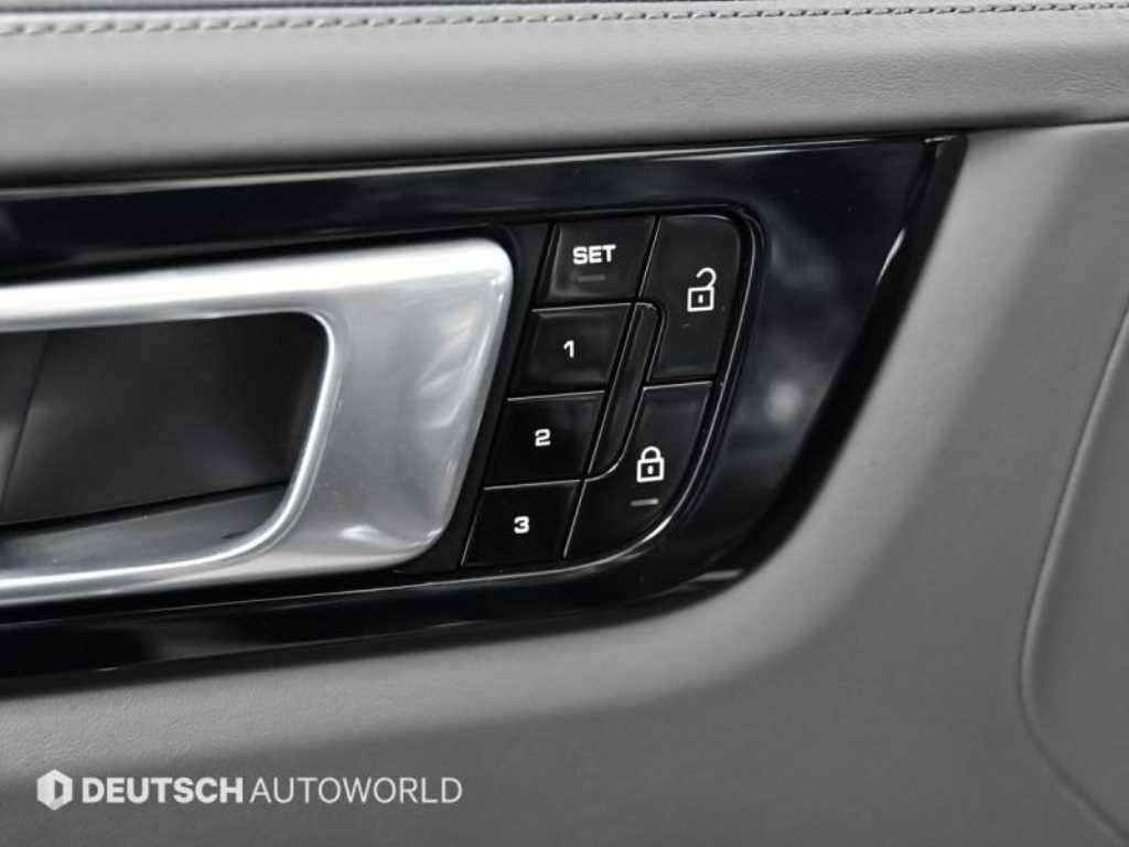Porsche Cayenne — photo 18