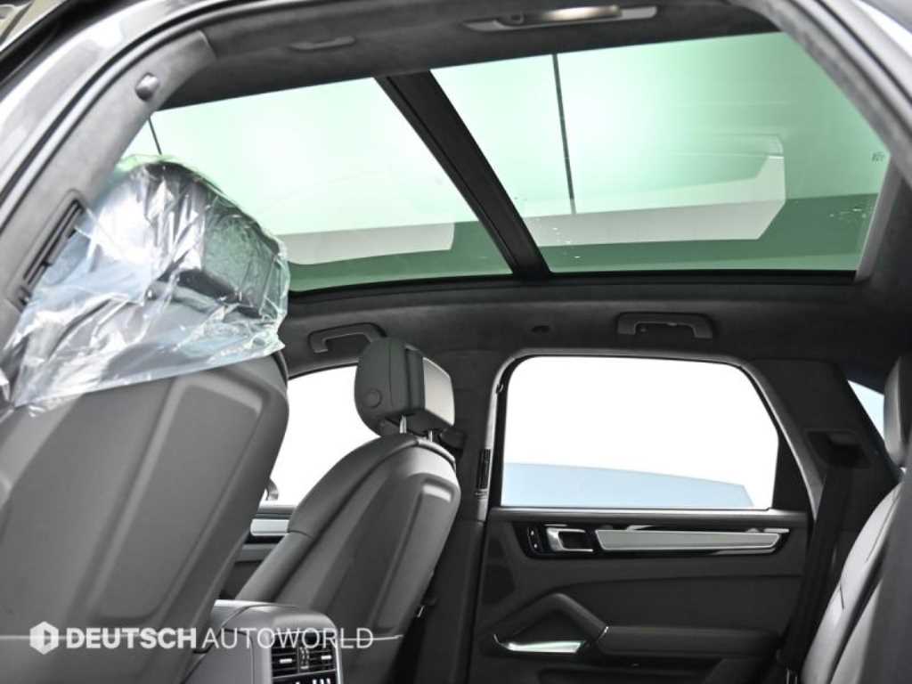 Porsche Cayenne — photo 19