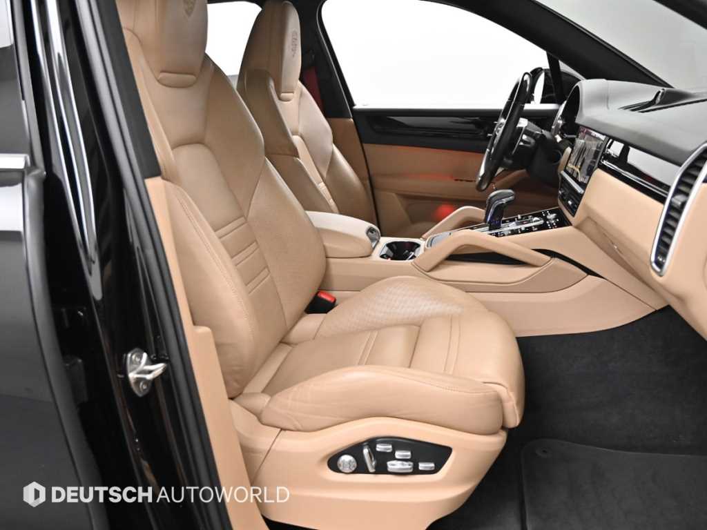 Porsche Cayenne — photo 10