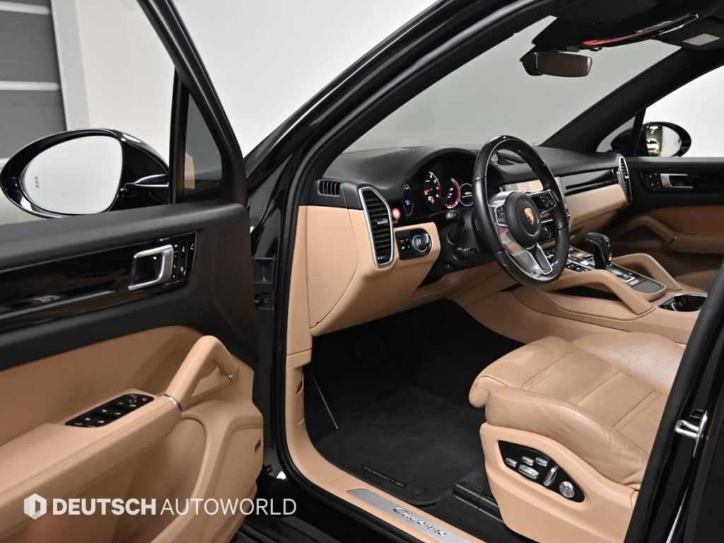 Porsche Cayenne — photo 11