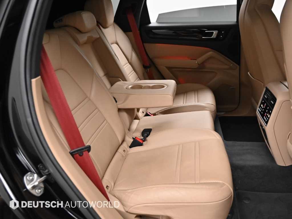 Porsche Cayenne — photo 12