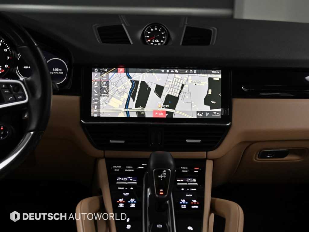 Porsche Cayenne — photo 14