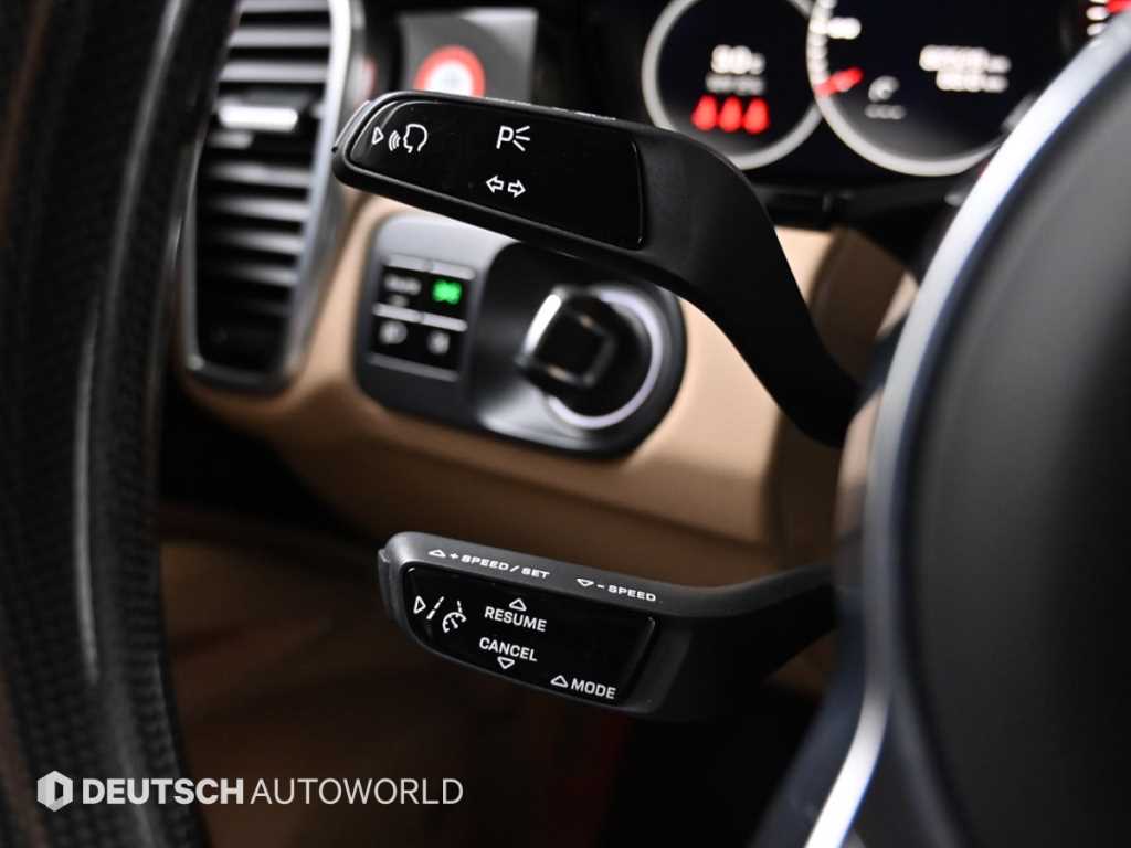 Porsche Cayenne — photo 18