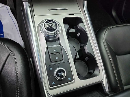 Ford Explorer — photo 08
