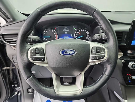 Ford Explorer — photo 09