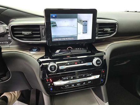 Ford Explorer — photo 10