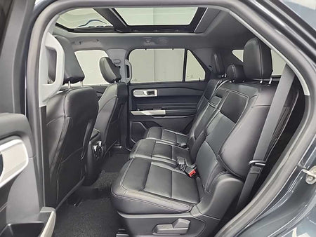 Ford Explorer — photo 12