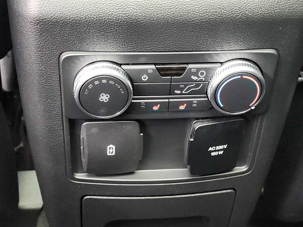 Ford Explorer — photo 13