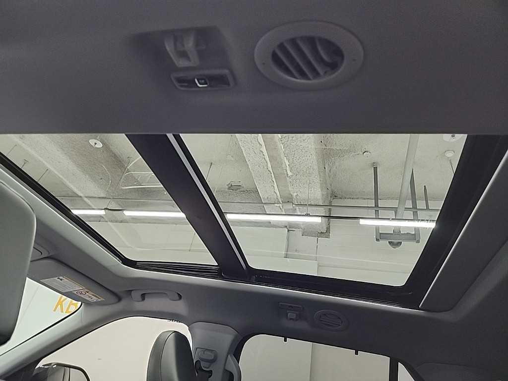 Ford Explorer — photo 14