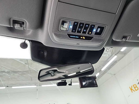 Ford Explorer — photo 17