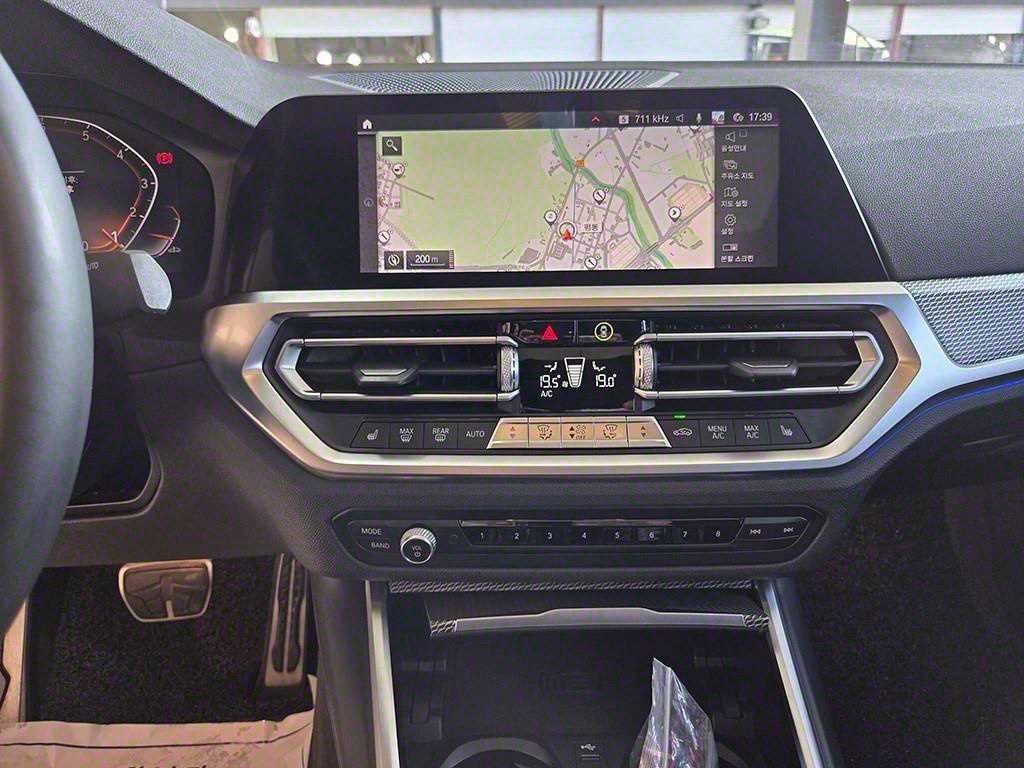 BMW 3-Series — photo 10