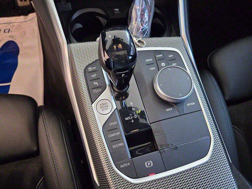 BMW 3-Series — photo 11