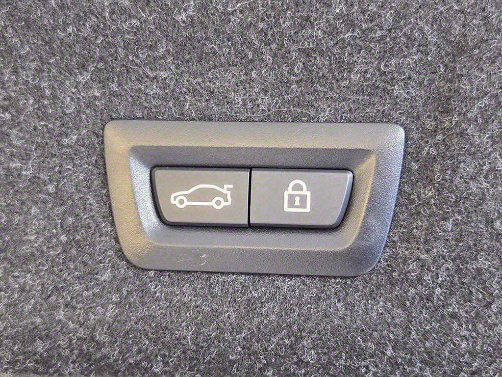 BMW 3-Series — photo 18