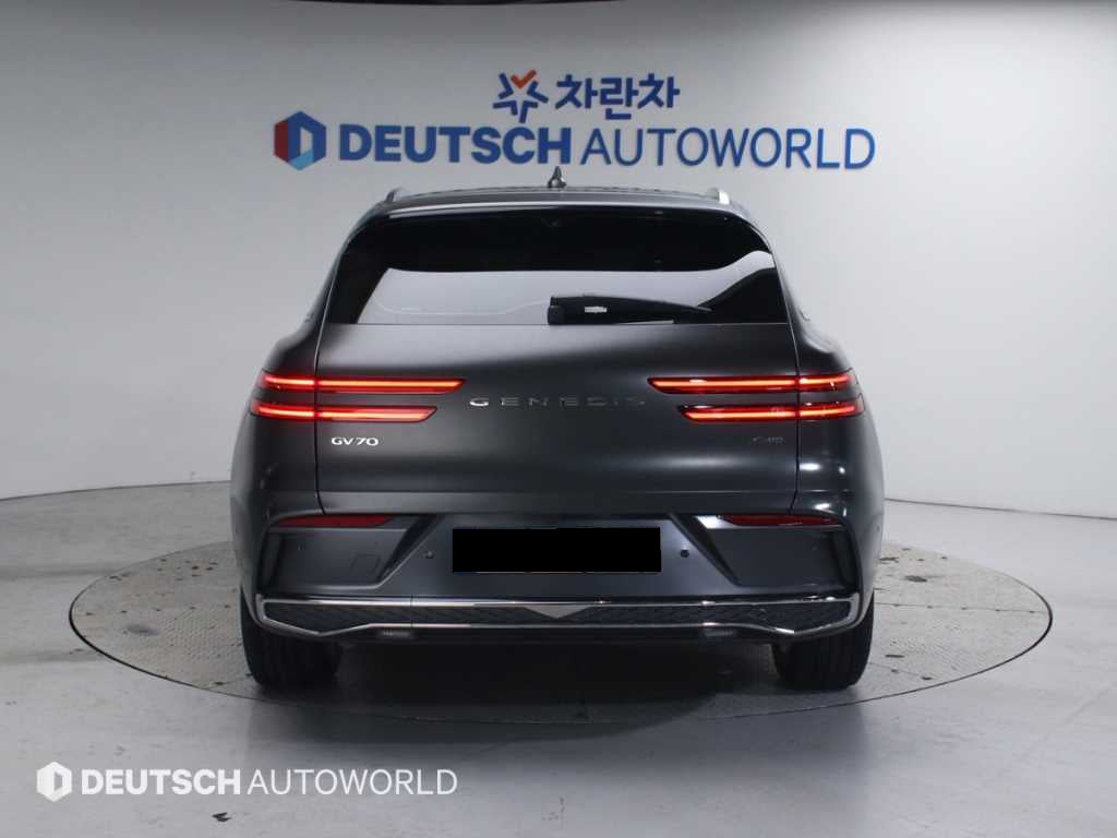 Genesis GV70 — photo 04