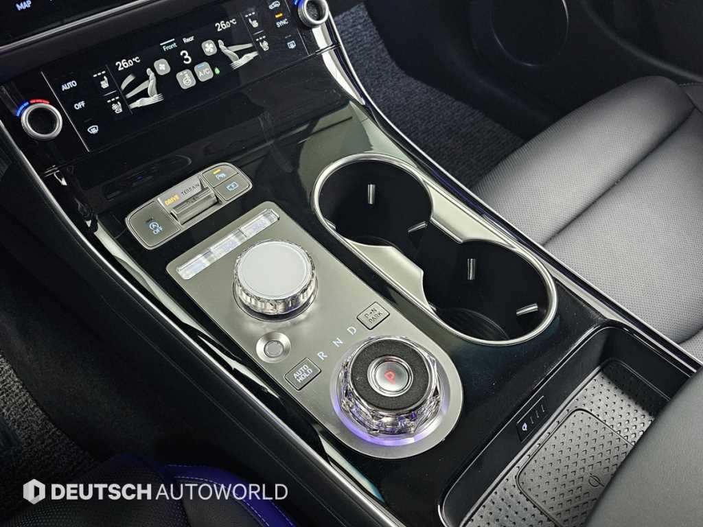 Genesis GV70 — photo 09