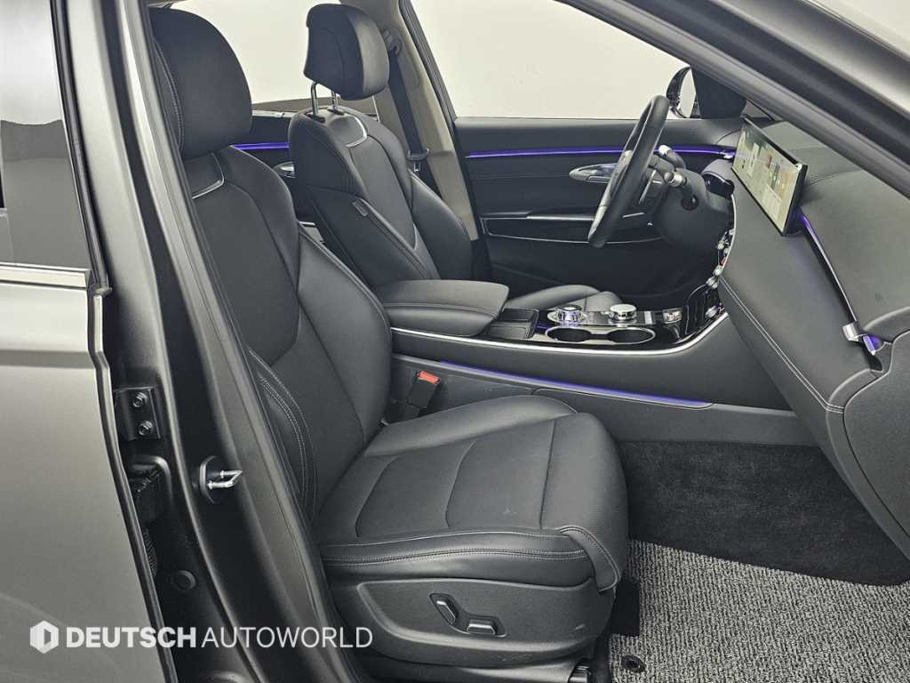 Genesis GV70 — photo 10