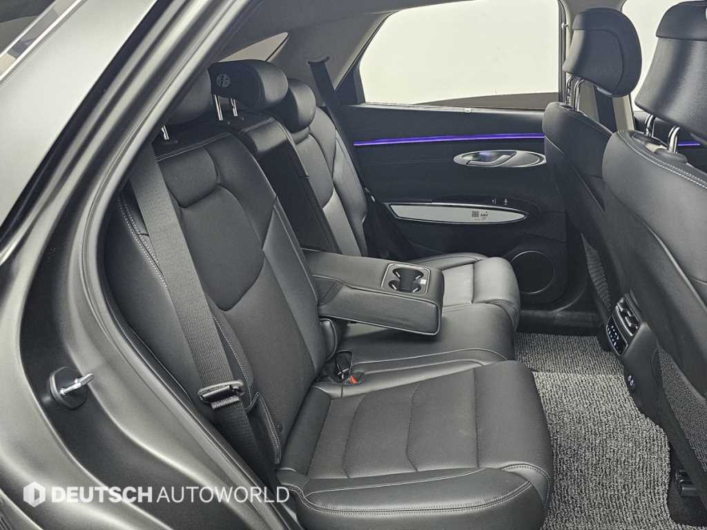 Genesis GV70 — photo 12