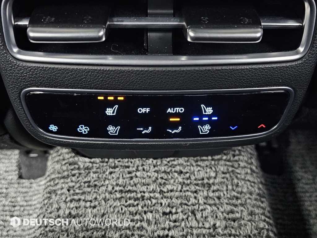 Genesis GV70 — photo 16
