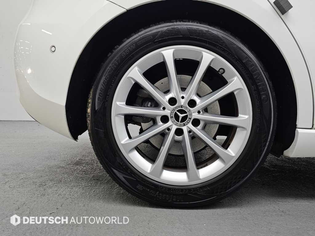 Mercedes-Benz A-Class — photo 05