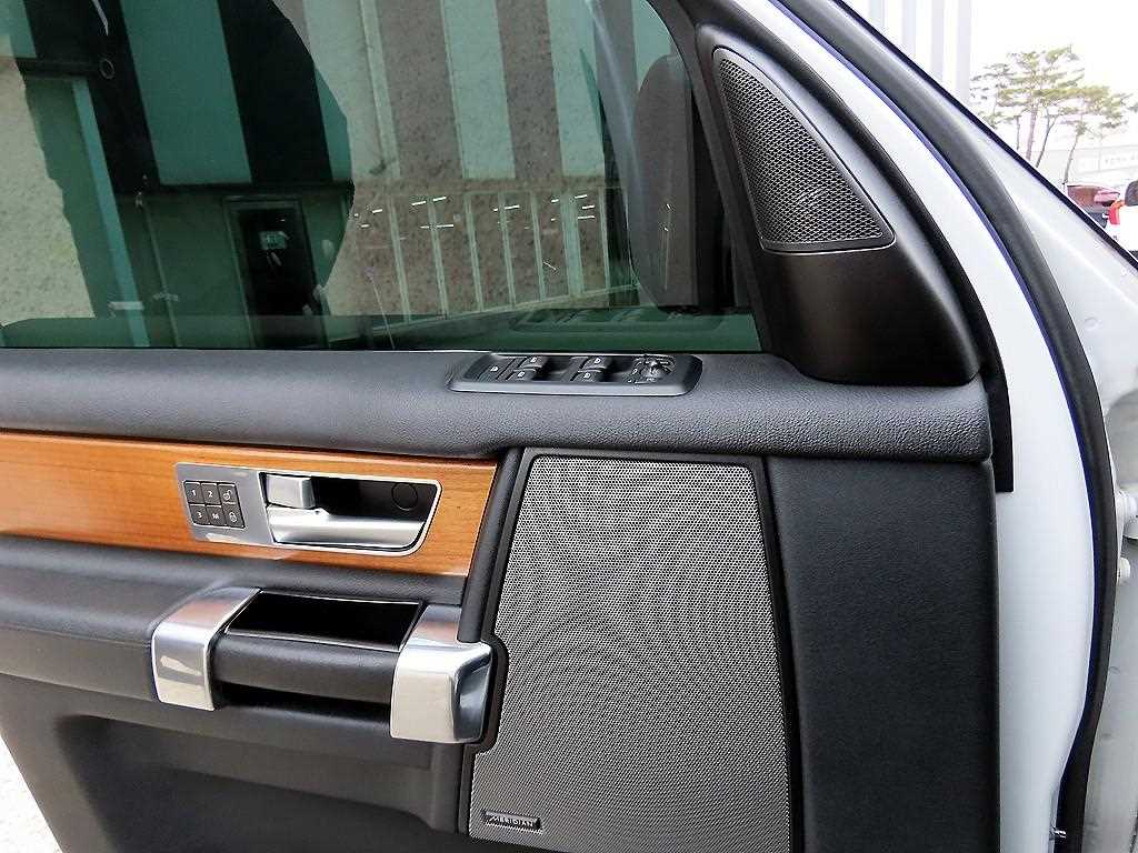 Land Rover Discovery — photo 11