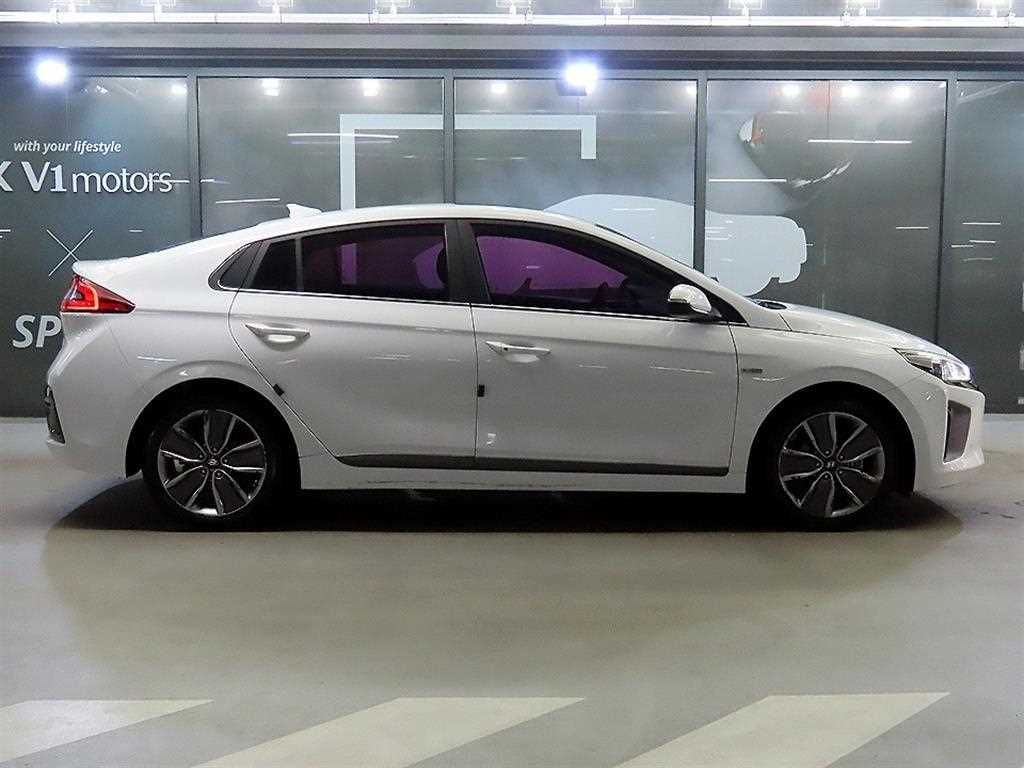 Hyundai Ioniq — photo 03