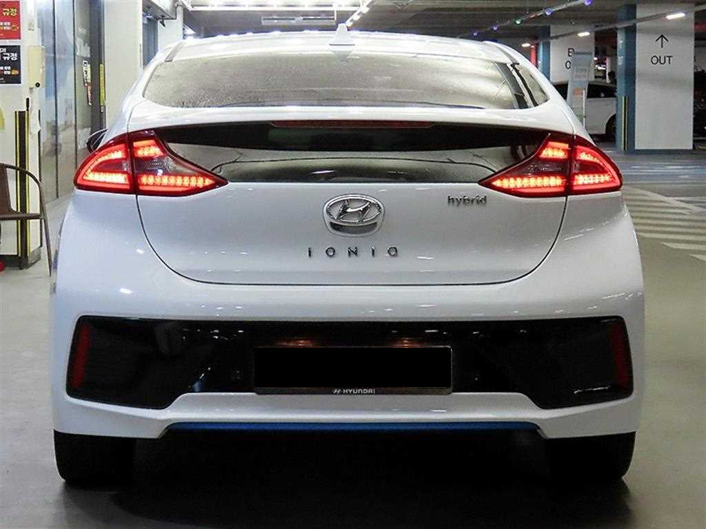 Hyundai Ioniq — photo 05