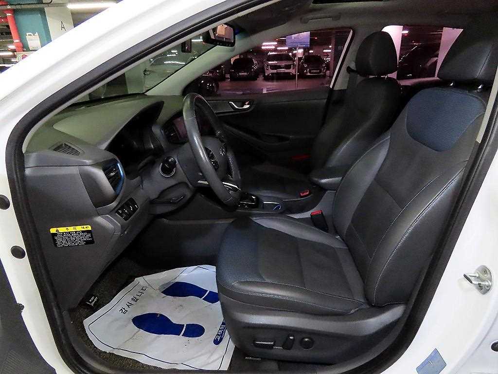 Hyundai Ioniq — photo 06