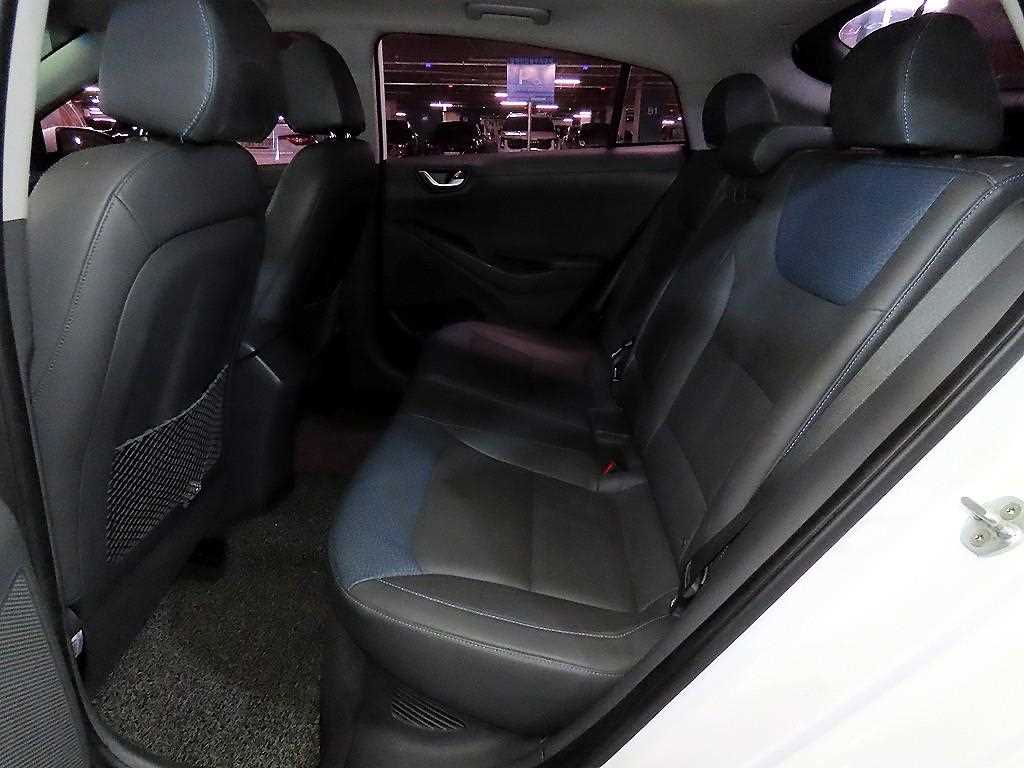 Hyundai Ioniq — photo 07