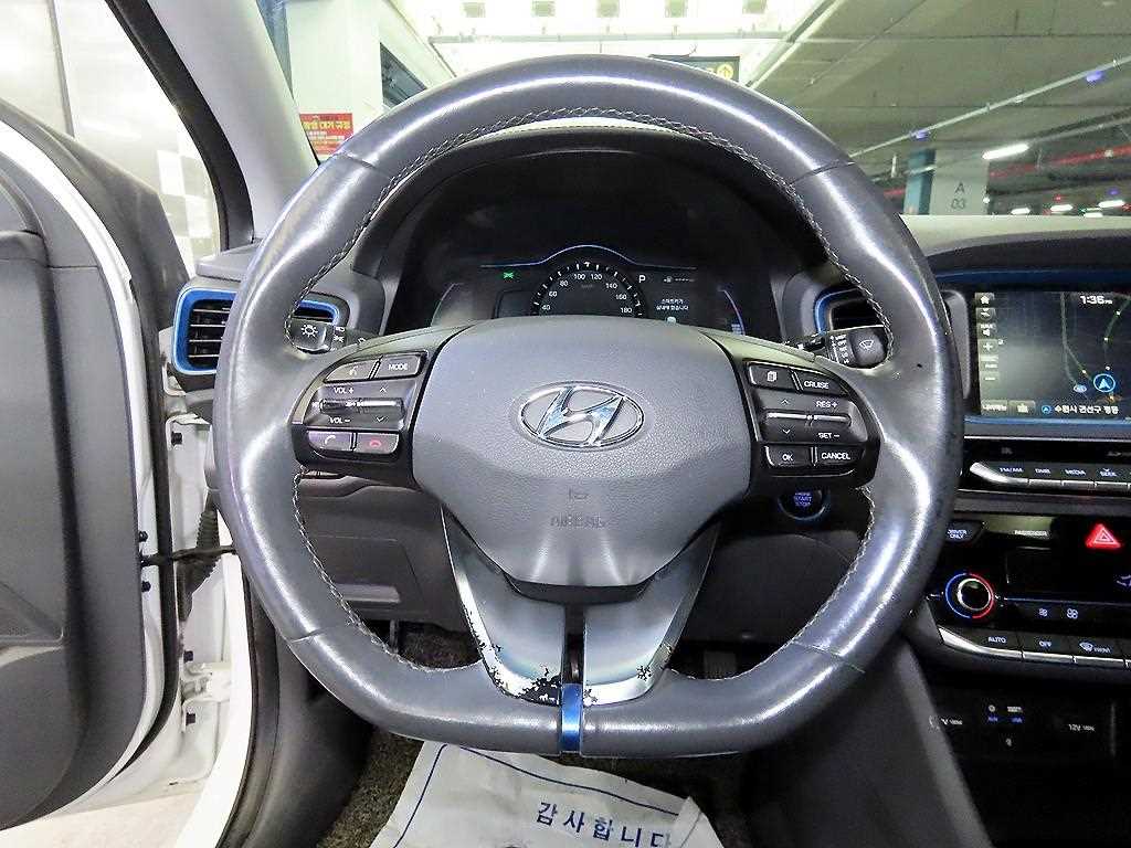 Hyundai Ioniq — photo 08