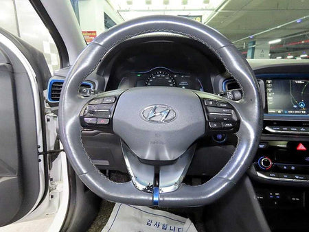 Hyundai Ioniq — photo 08