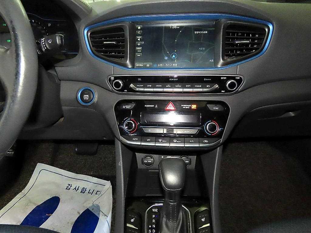 Hyundai Ioniq — photo 11