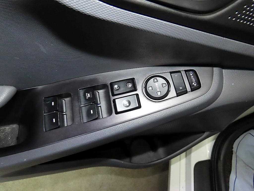 Hyundai Ioniq — photo 13