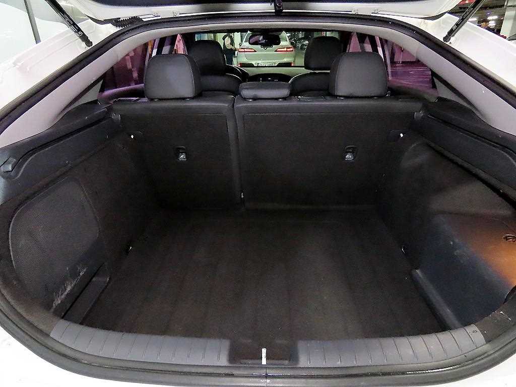 Hyundai Ioniq — photo 18
