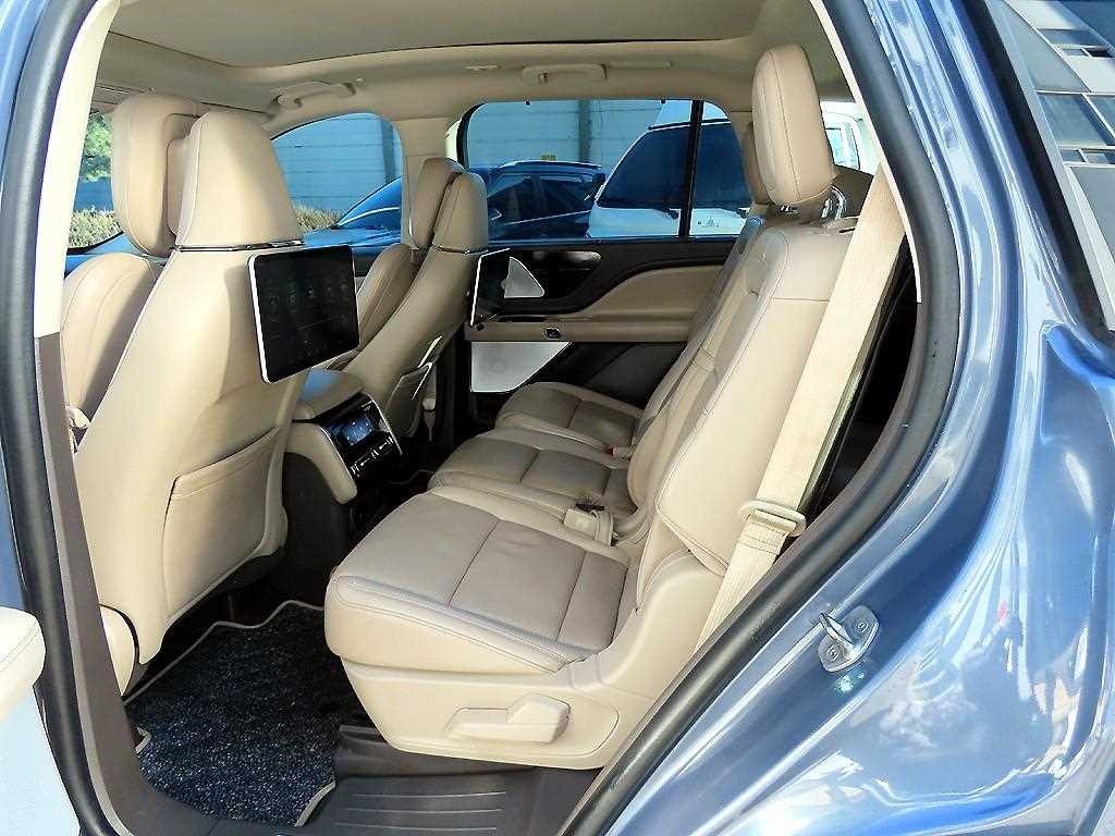 Lincoln Aviator — photo 06