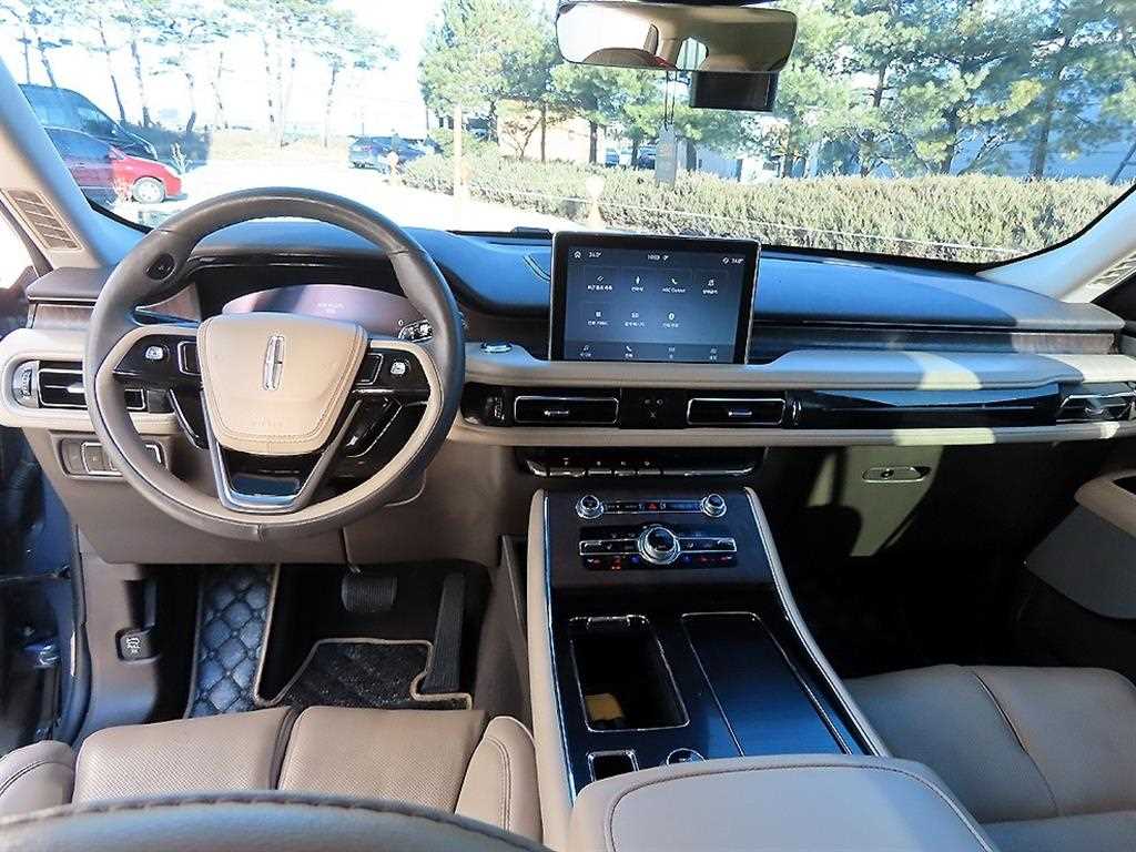Lincoln Aviator — photo 07