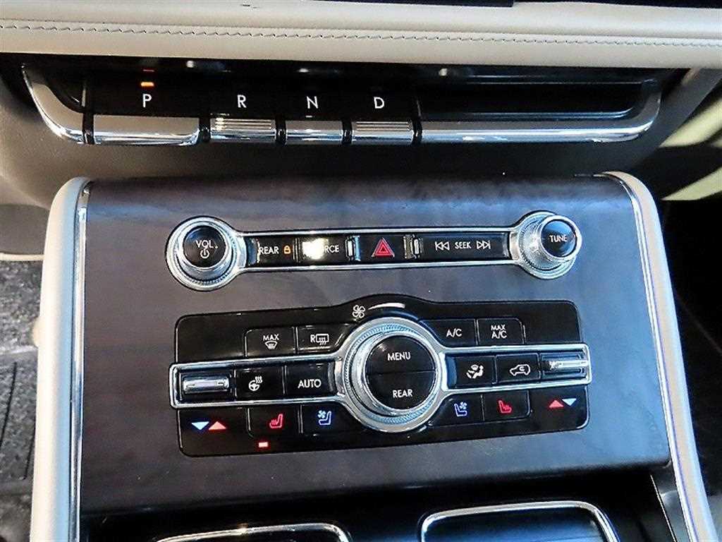 Lincoln Aviator — photo 11
