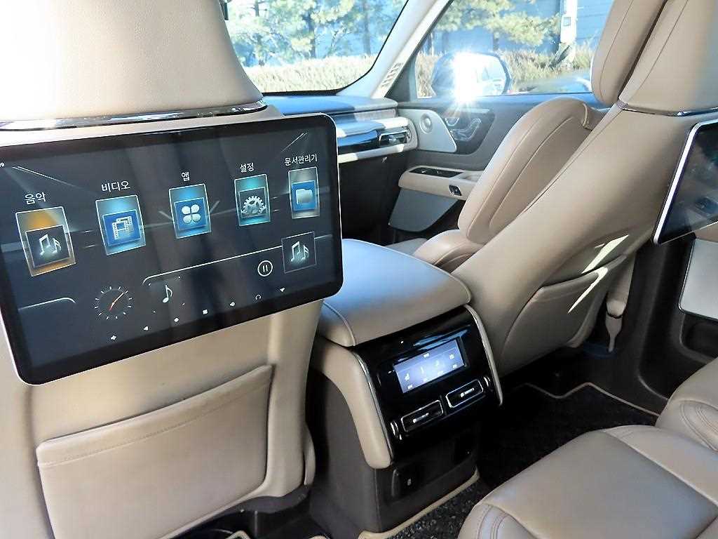 Lincoln Aviator — photo 15