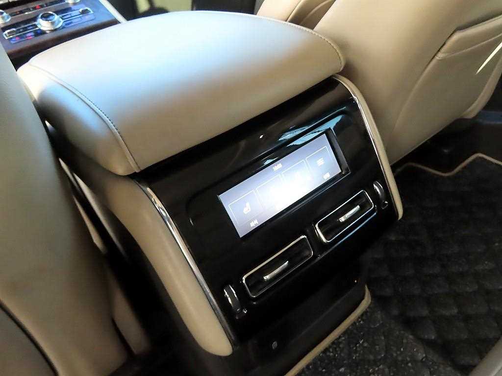 Lincoln Aviator — photo 16