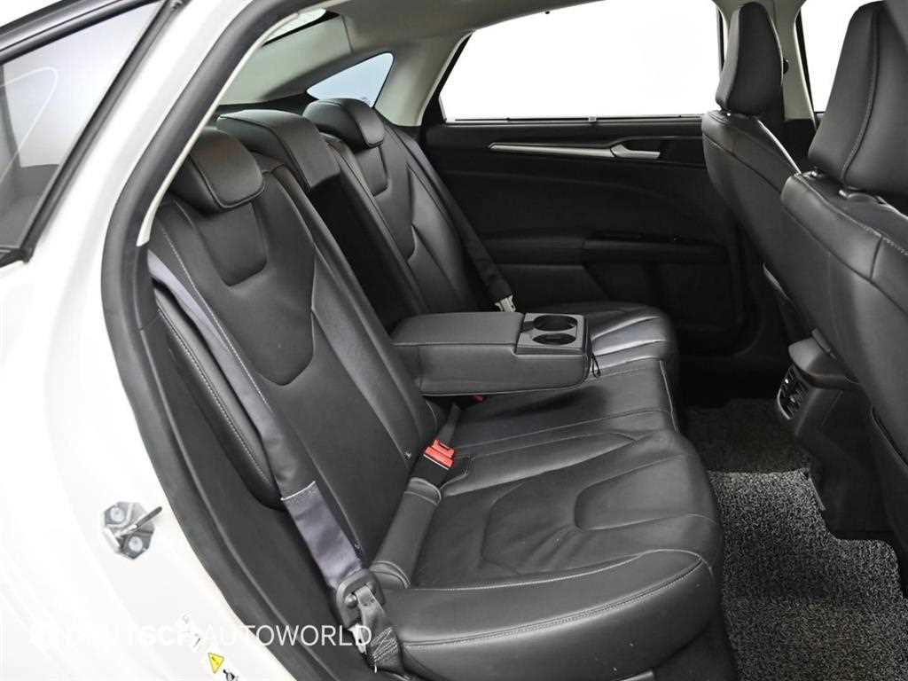 Ford Mondeo — photo 12