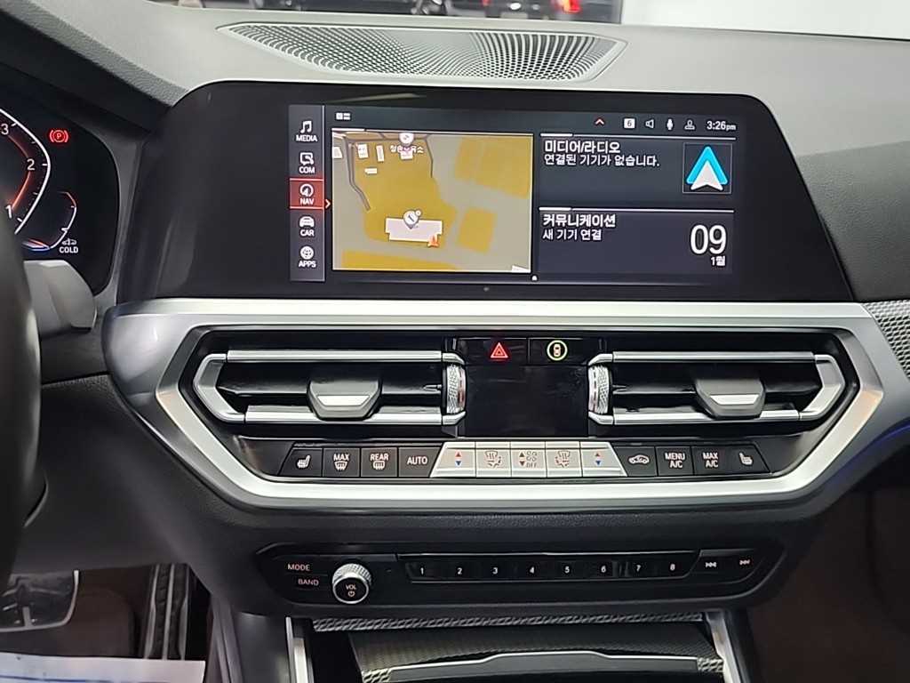 BMW 3-Series — photo 10