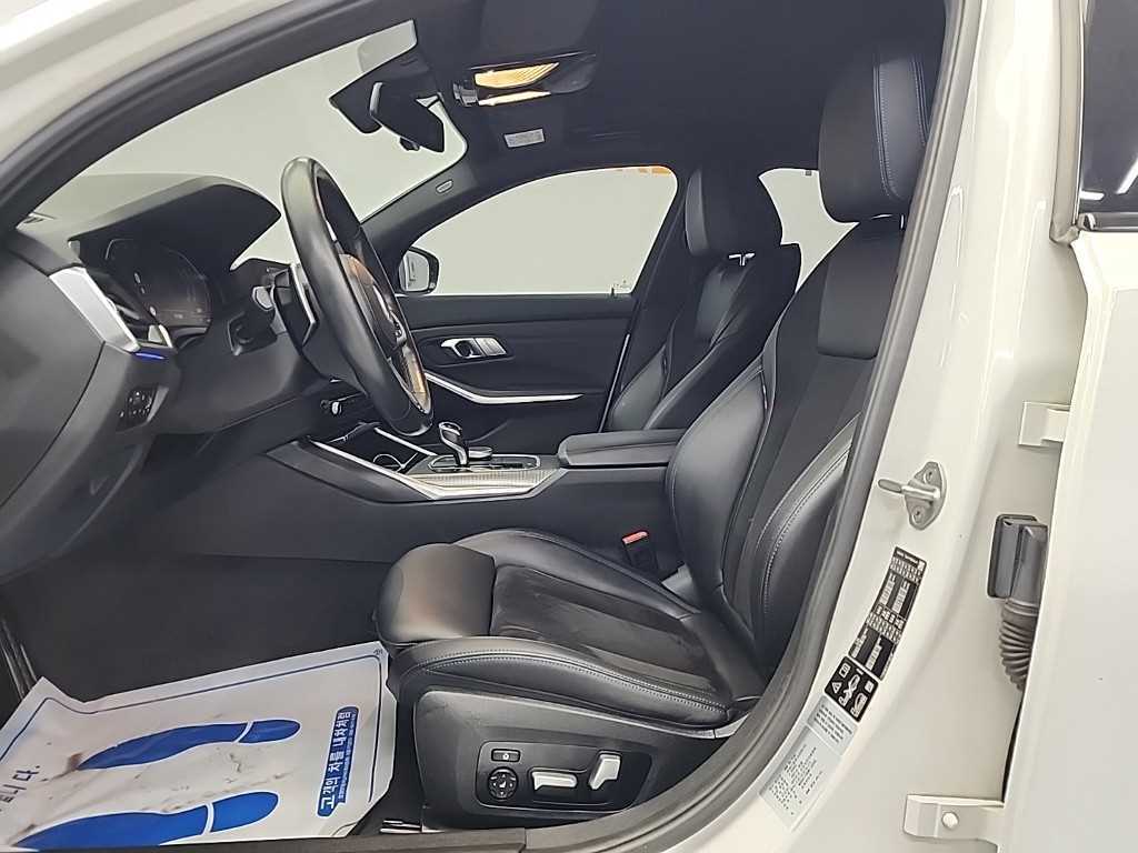 BMW 3-Series — photo 11
