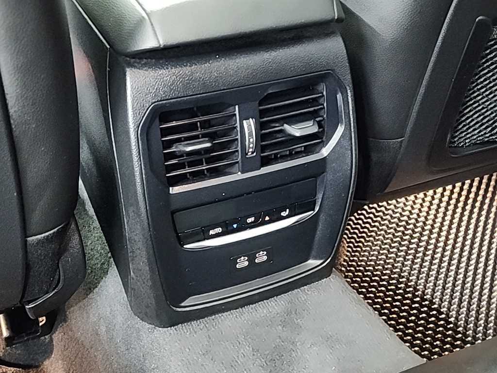 BMW 3-Series — photo 13