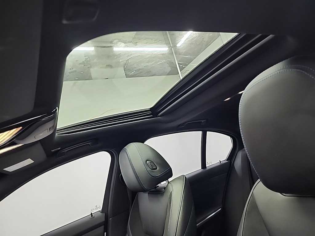 BMW 3-Series — photo 14