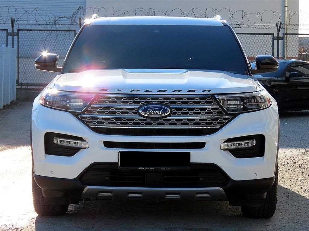 Ford Explorer — photo 01